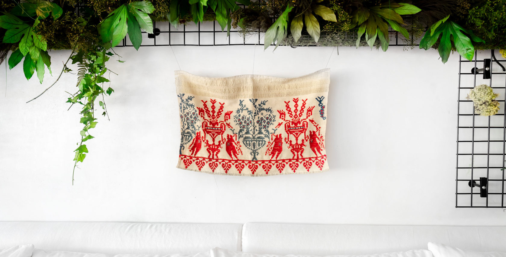 4_womanhood_threads_traces_phaea_cretan_malia