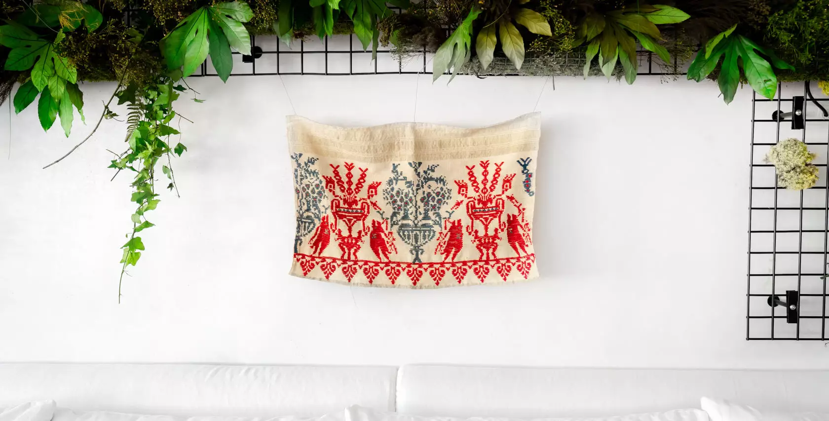 4_womanhood_threads_traces_phaea_cretan_malia